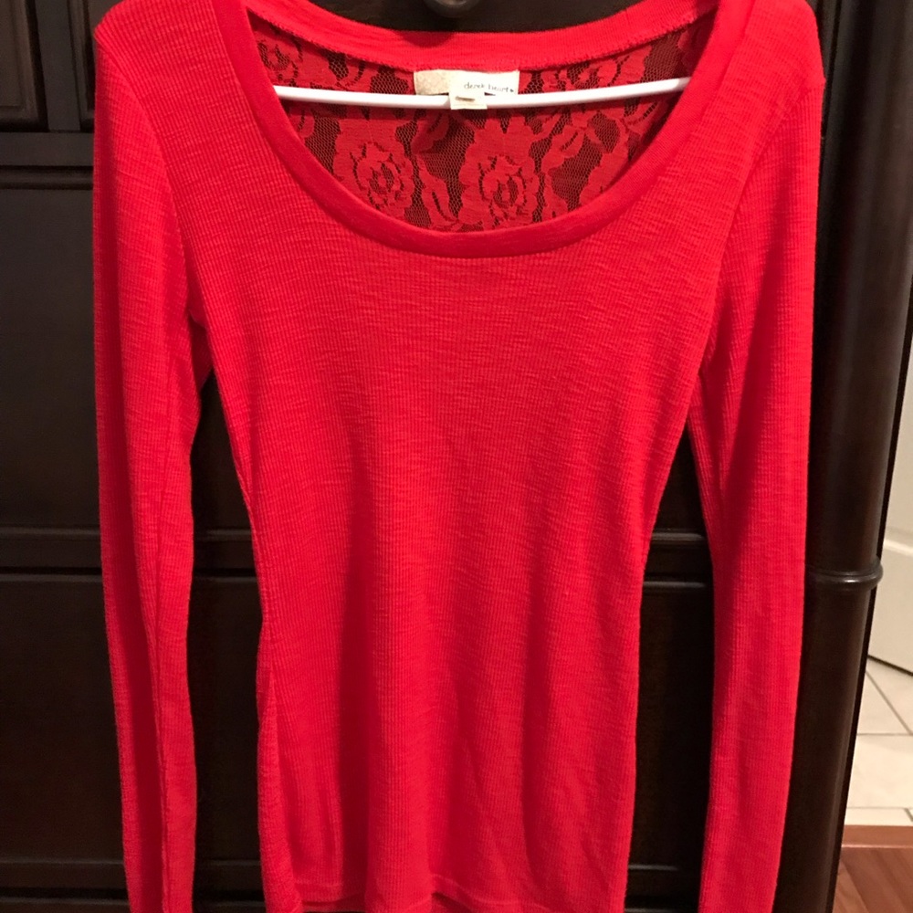 Size M, red top